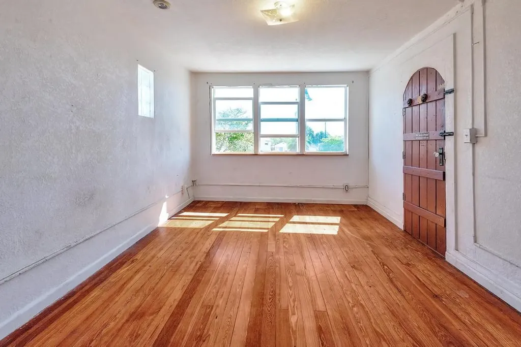 521 N Dixie Highway Lake Worth Beach FL 33460