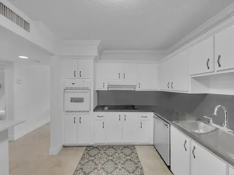 359 Lakeview Drive Weston FL 33326