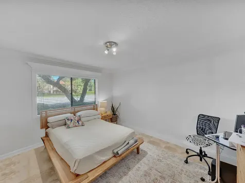 359 Lakeview Drive Weston FL 33326