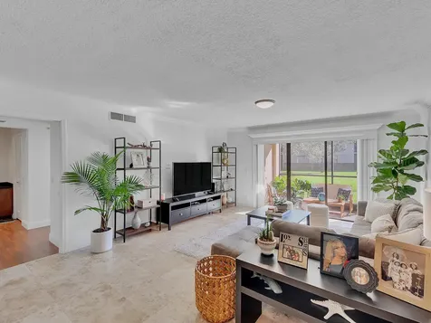 359 Lakeview Drive Weston FL 33326