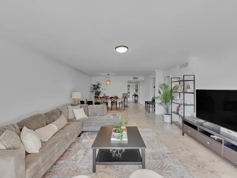 359 Lakeview Drive Weston FL 33326