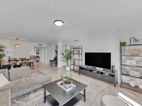 359 Lakeview Drive Weston FL 33326