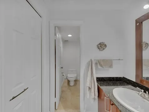 359 Lakeview Drive Weston FL 33326