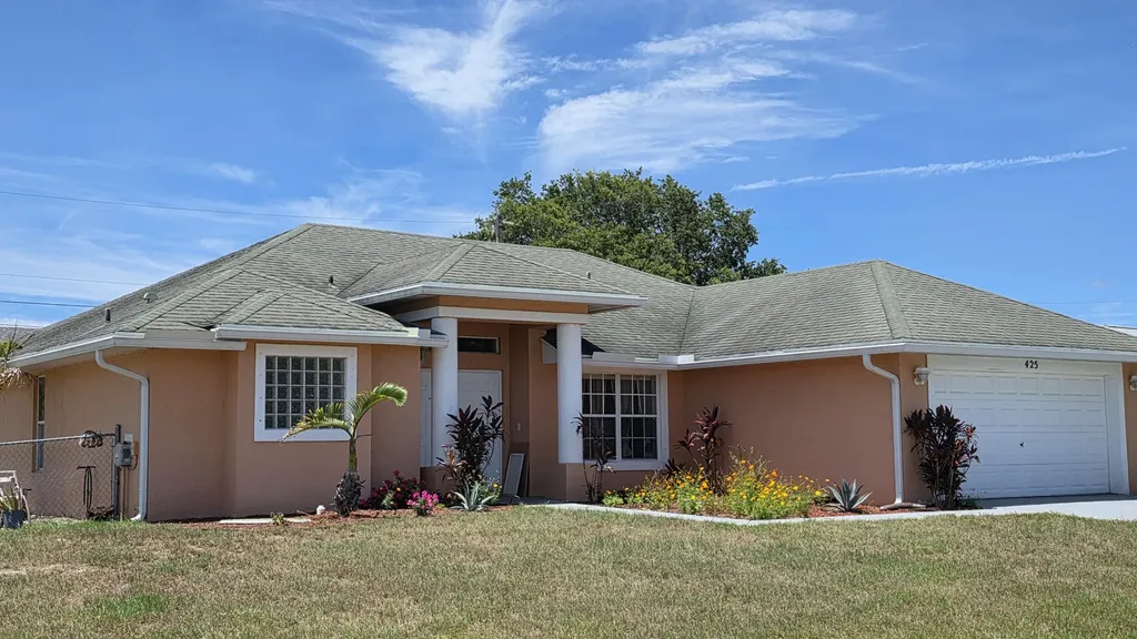 425 SW Mccomb Avenue Port St Lucie FL 34953