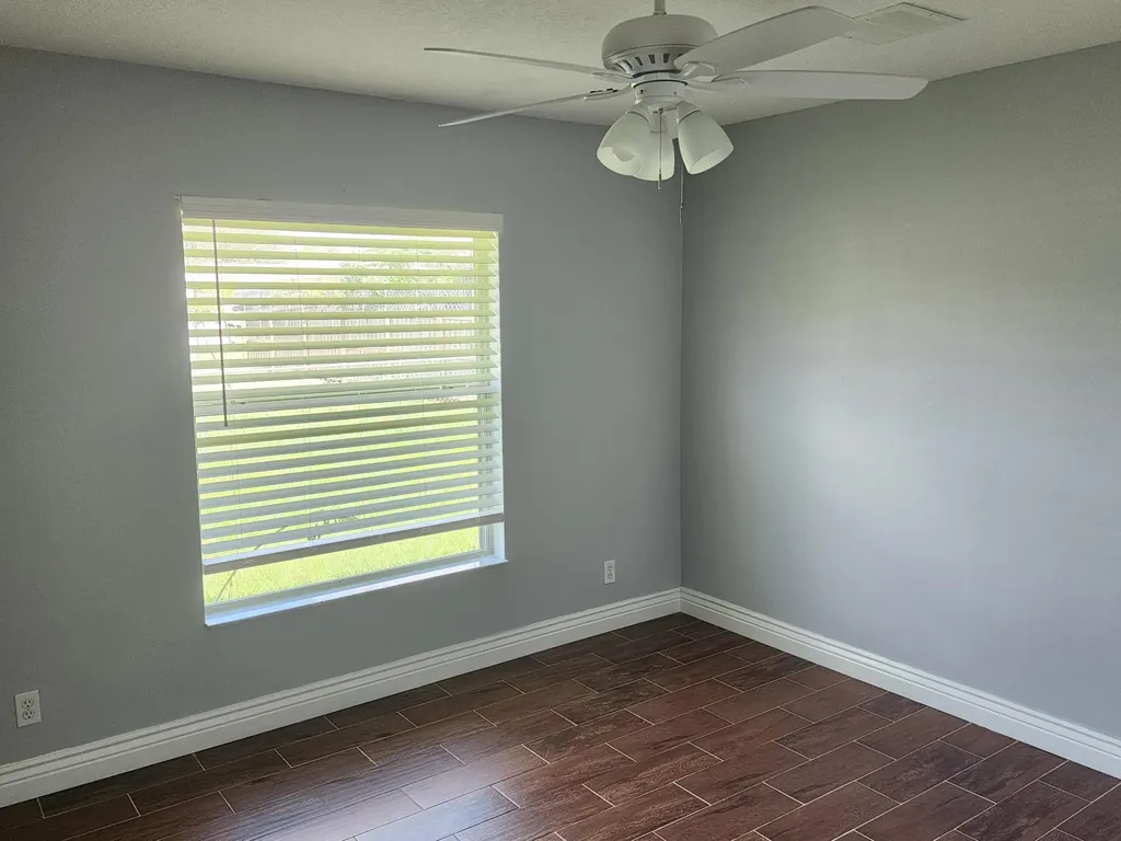 425 SW Mccomb Avenue Port St Lucie FL 34953