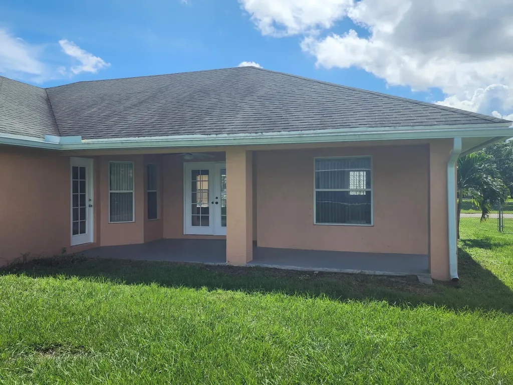 425 SW Mccomb Avenue Port St Lucie FL 34953