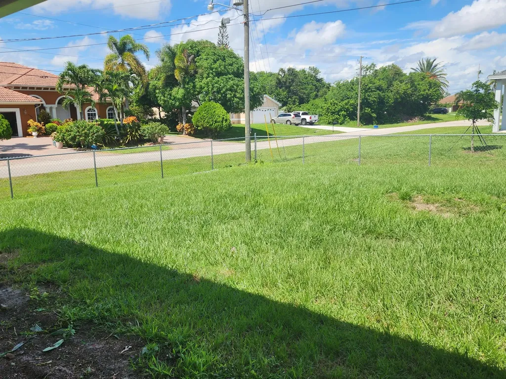 425 SW Mccomb Avenue Port St Lucie FL 34953