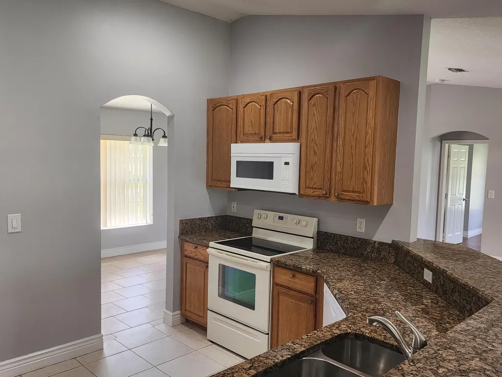 425 SW Mccomb Avenue Port St Lucie FL 34953
