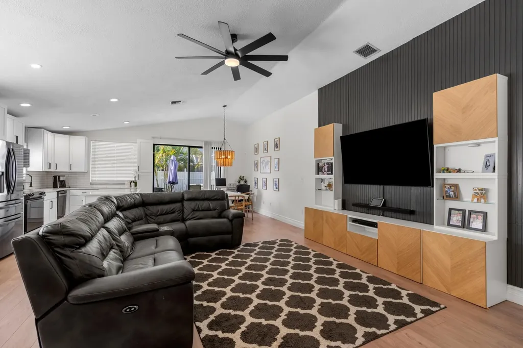 6550 Columbia Avenue Lake Worth FL 33467
