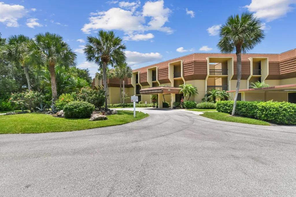 5188 Woodland Lakes Drive Palm Beach Gardens FL 33418