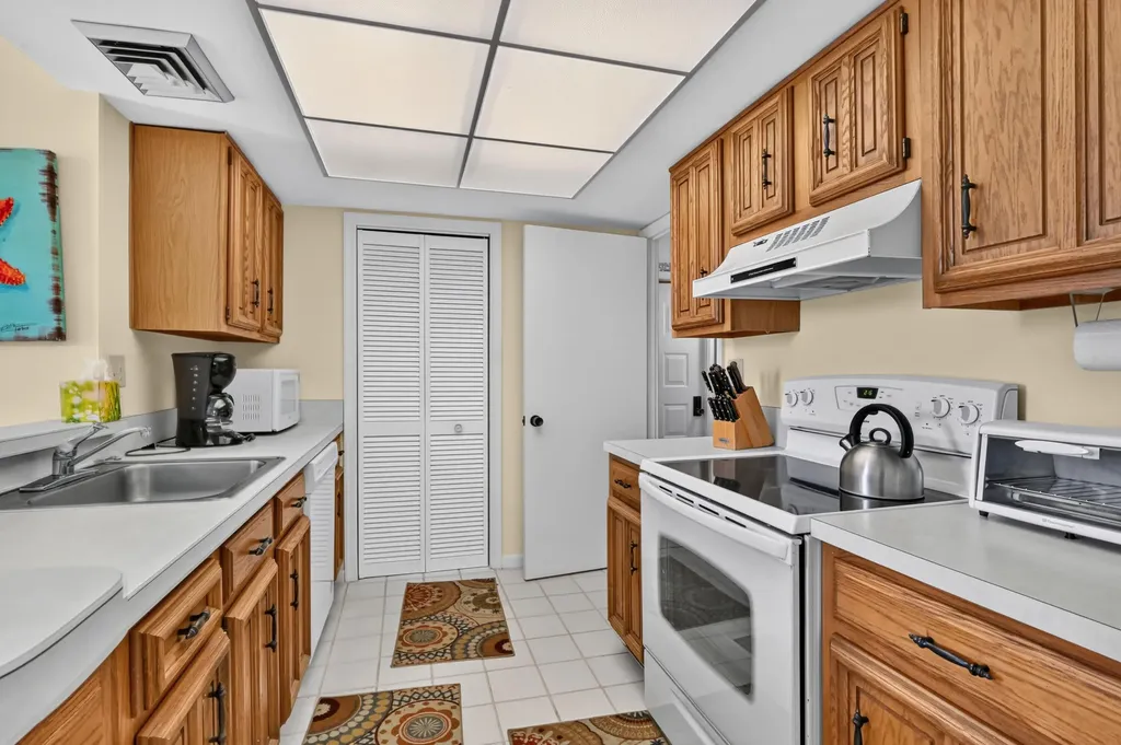 5188 Woodland Lakes Drive Palm Beach Gardens FL 33418