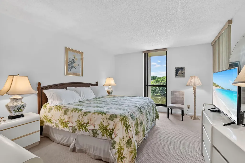 5188 Woodland Lakes Drive Palm Beach Gardens FL 33418