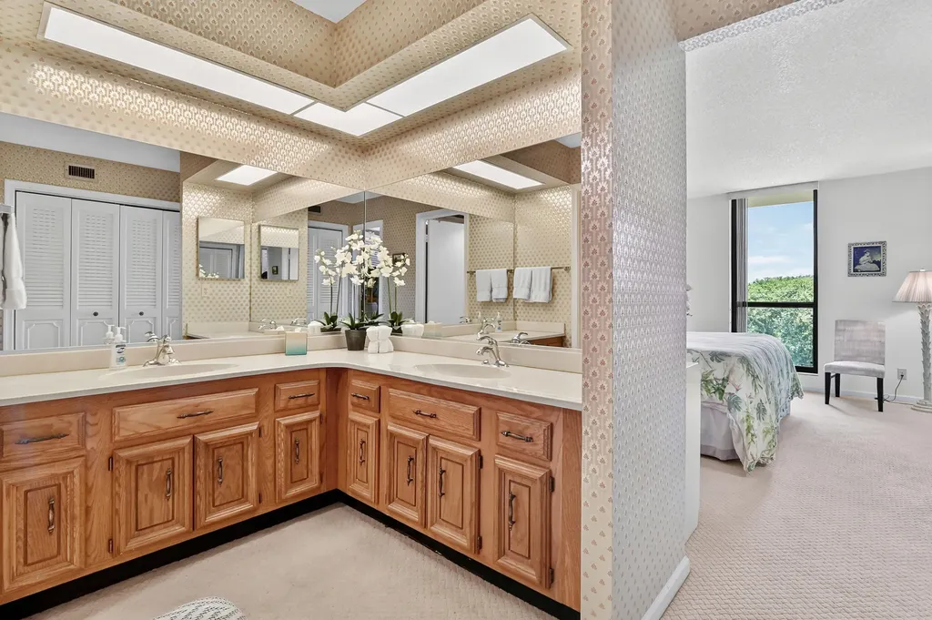 5188 Woodland Lakes Drive Palm Beach Gardens FL 33418