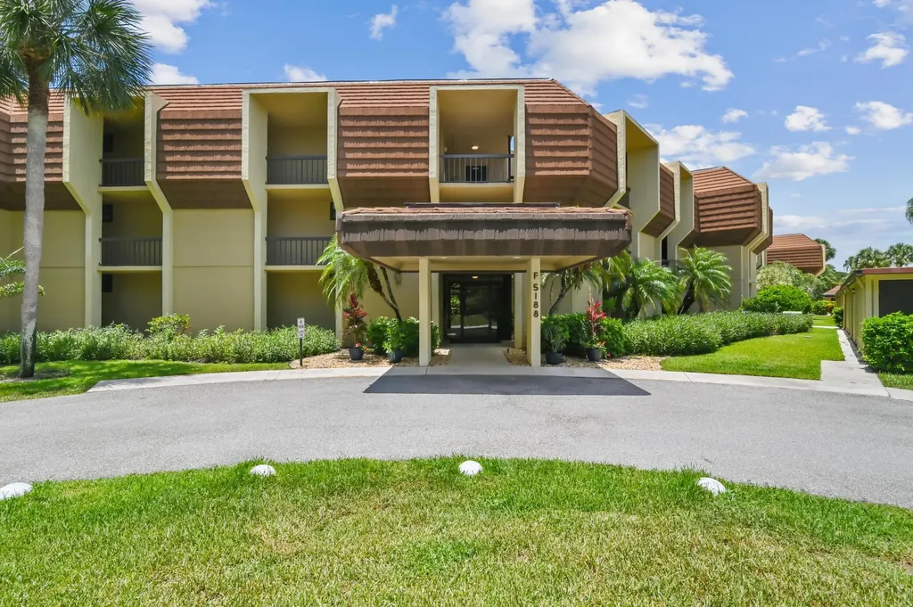 5188 Woodland Lakes Drive Palm Beach Gardens FL 33418