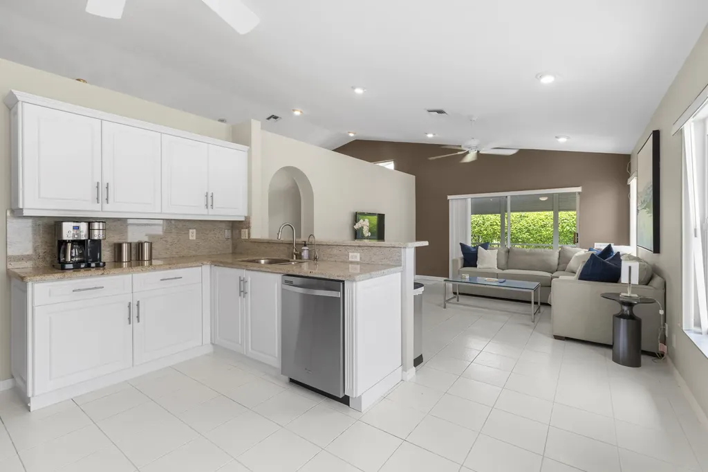 6563 Kings Creek Terrace Boynton Beach FL 33437