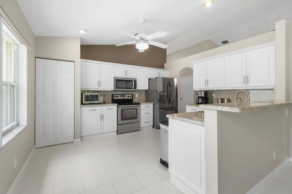 6563 Kings Creek Terrace Boynton Beach FL 33437