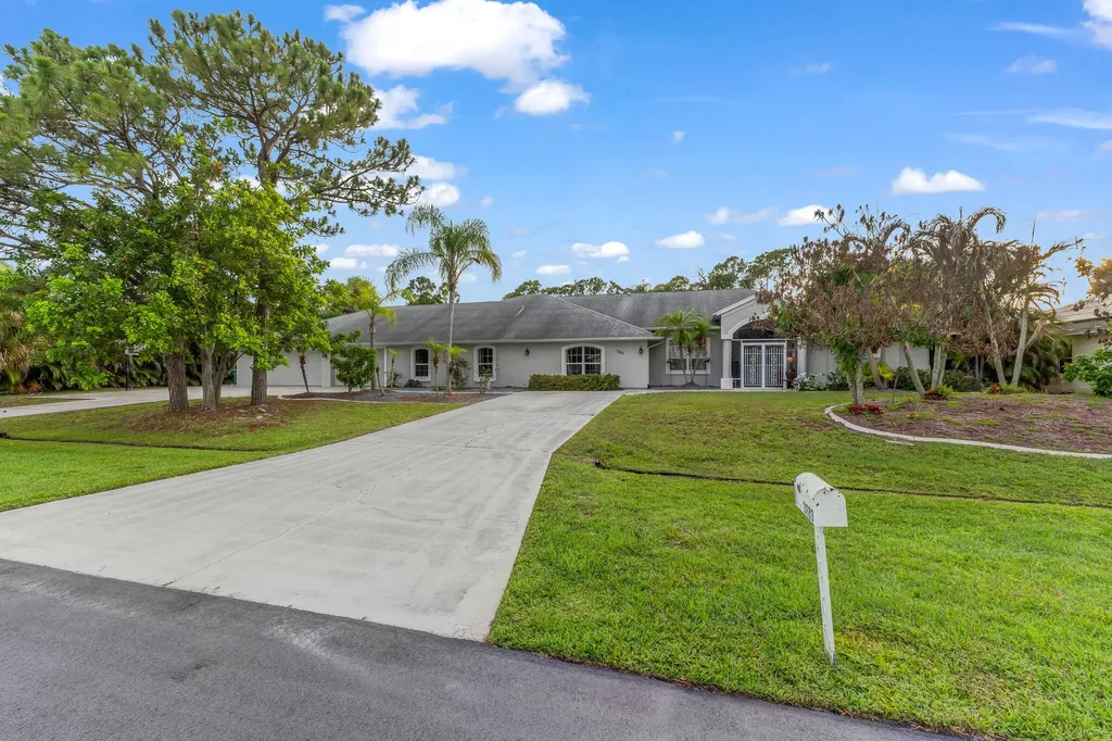 3283 SE West Snow Road Port St Lucie FL 34984