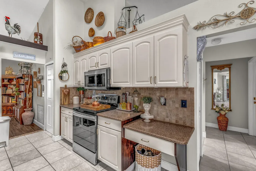3283 SE West Snow Road Port St Lucie FL 34984