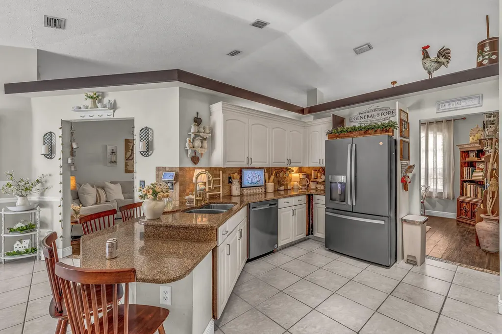 3283 SE West Snow Road Port St Lucie FL 34984
