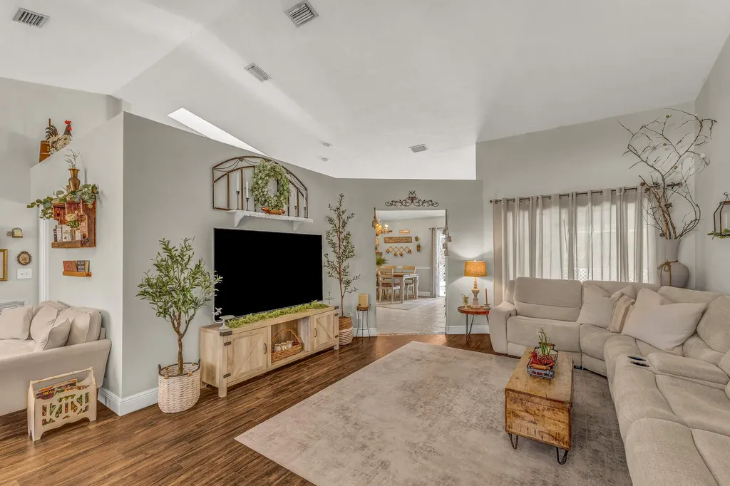 3283 SE West Snow Road Port St Lucie FL 34984