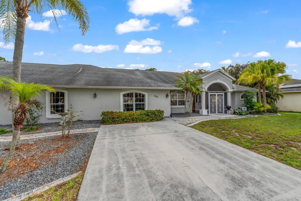 3283 SE West Snow Road Port St Lucie FL 34984