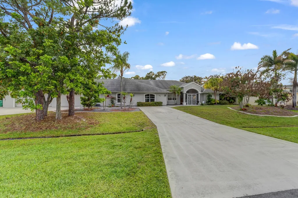 3283 SE West Snow Road Port St Lucie FL 34984