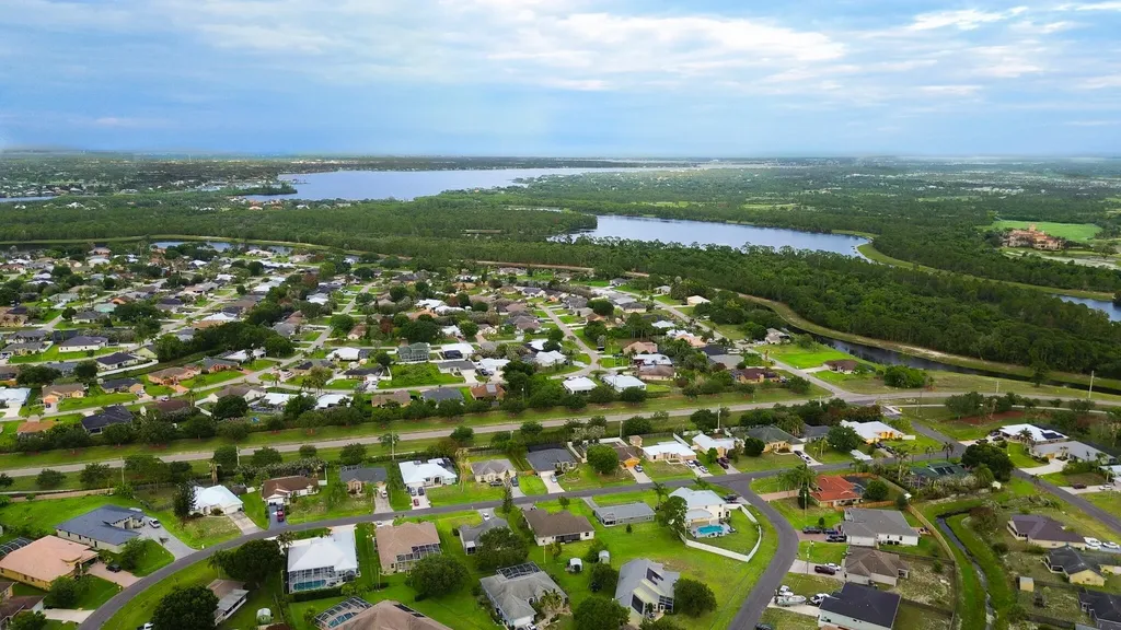 3283 SE West Snow Road Port St Lucie FL 34984