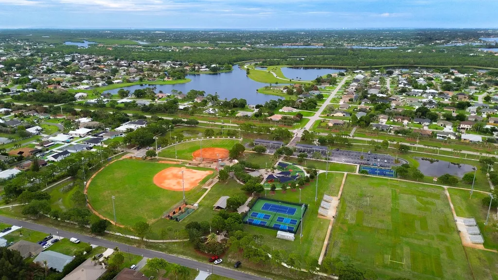 3283 SE West Snow Road Port St Lucie FL 34984