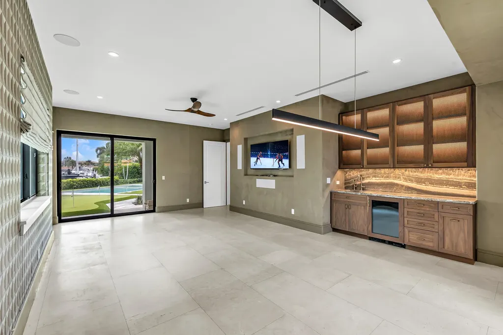 2300 NE 34th Court Lighthouse Point FL 33064