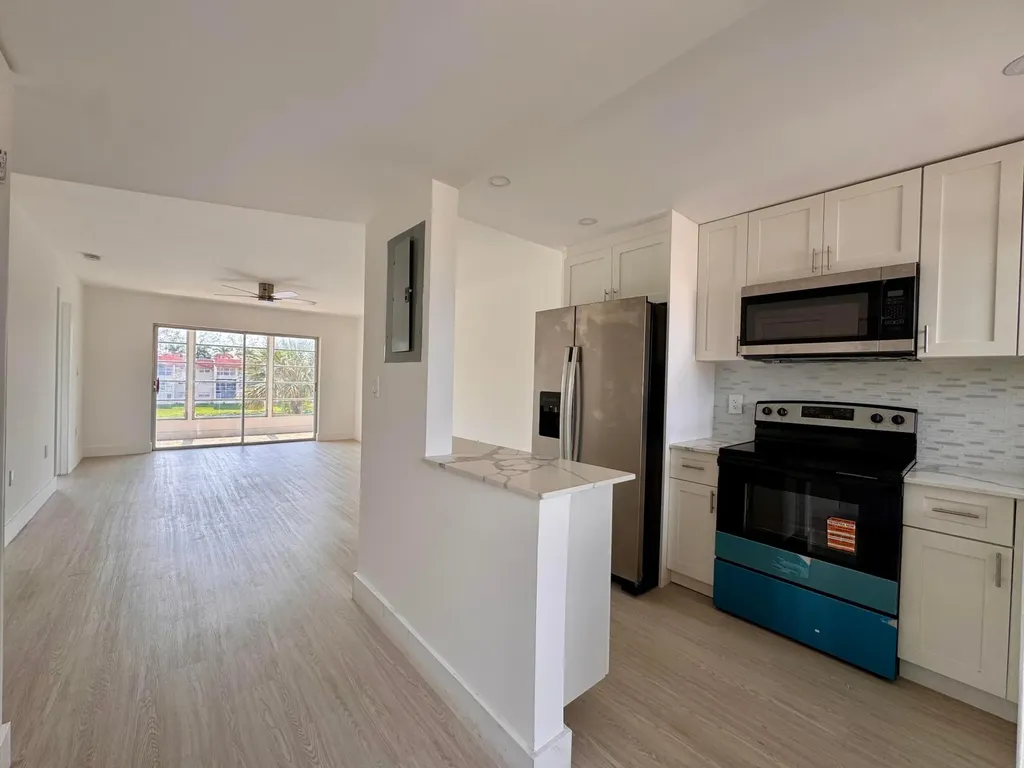 2831 E Sunrise Lakes Drive E Sunrise FL 33322
