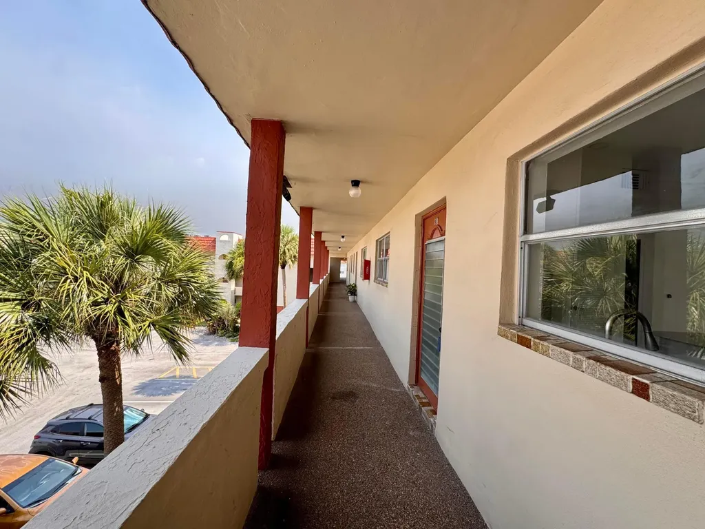2831 E Sunrise Lakes Drive E Sunrise FL 33322