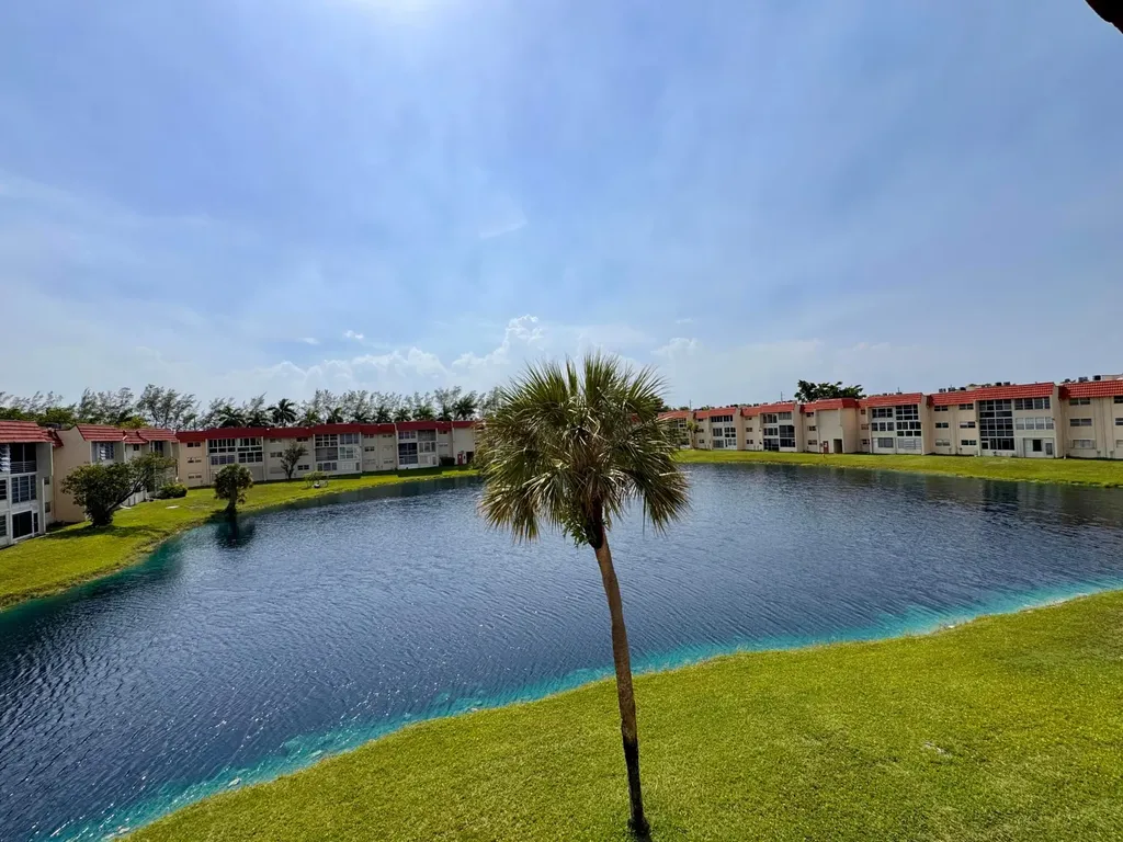 2831 E Sunrise Lakes Drive E Sunrise FL 33322