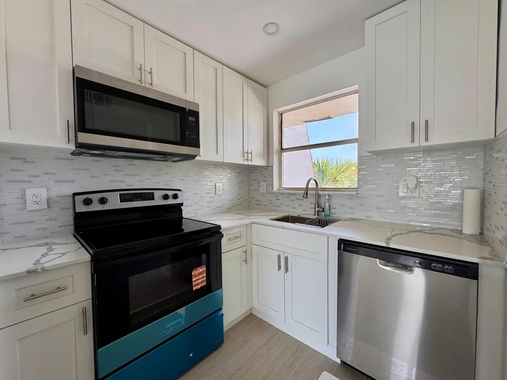 2831 E Sunrise Lakes Drive E Sunrise FL 33322