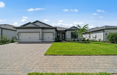 1992 Don Benito Way Naples FL 34120