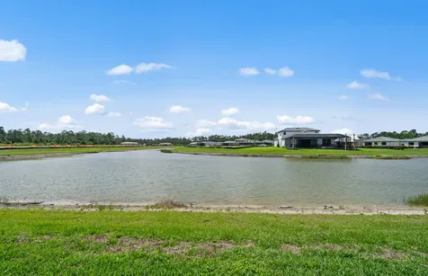 1992 Don Benito Way Naples FL 34120