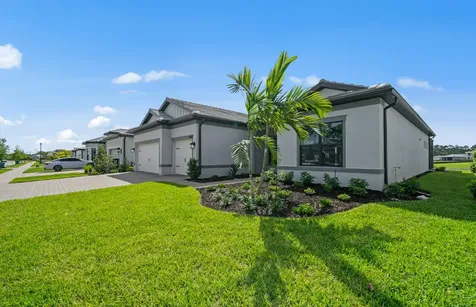 1992 Don Benito Way Naples FL 34120