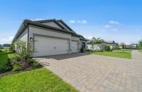 1992 Don Benito Way Naples FL 34120