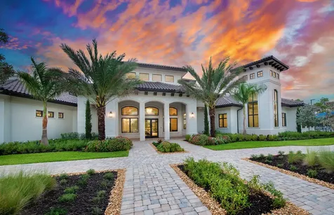 1992 Don Benito Way Naples FL 34120
