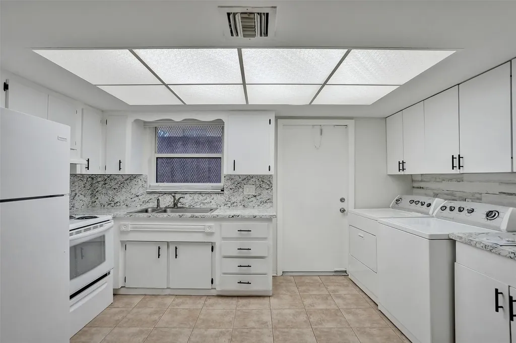 4240 NW 21st Avenue Oakland Park FL 33309