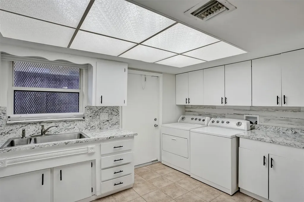 4240 NW 21st Avenue Oakland Park FL 33309