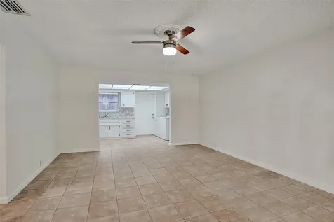 4240 NW 21st Avenue Oakland Park FL 33309