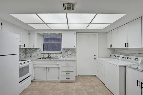 4240 NW 21st Avenue Oakland Park FL 33309