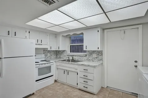 4240 NW 21st Avenue Oakland Park FL 33309