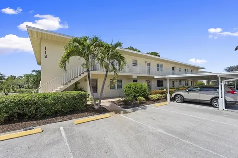 2950 SE Ocean Boulevard Stuart FL 34996