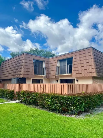 185 Charter Way West Palm Beach FL 33407