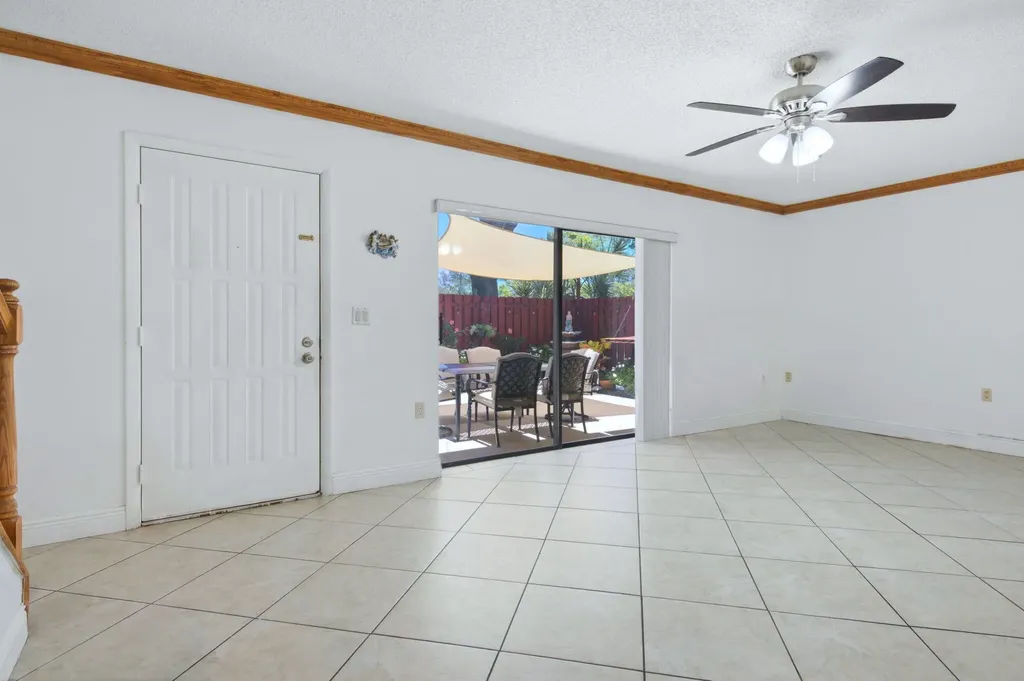 2883 SW 22nd Circle Delray Beach FL 33445
