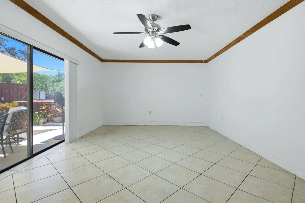2883 SW 22nd Circle Delray Beach FL 33445