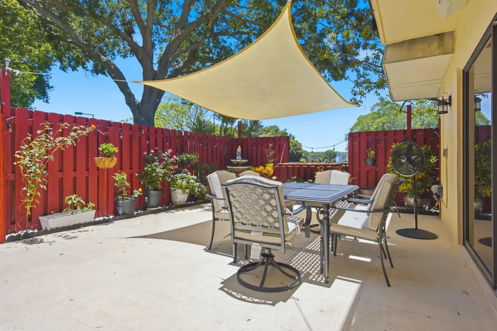 2883 SW 22nd Circle Delray Beach FL 33445
