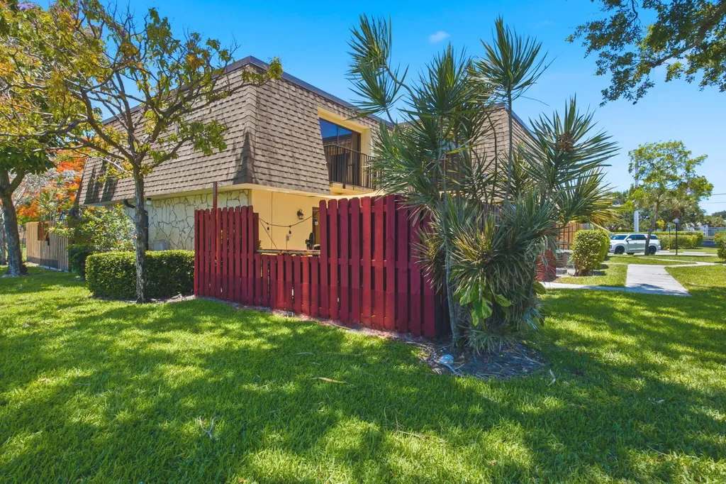 2883 SW 22nd Circle Delray Beach FL 33445