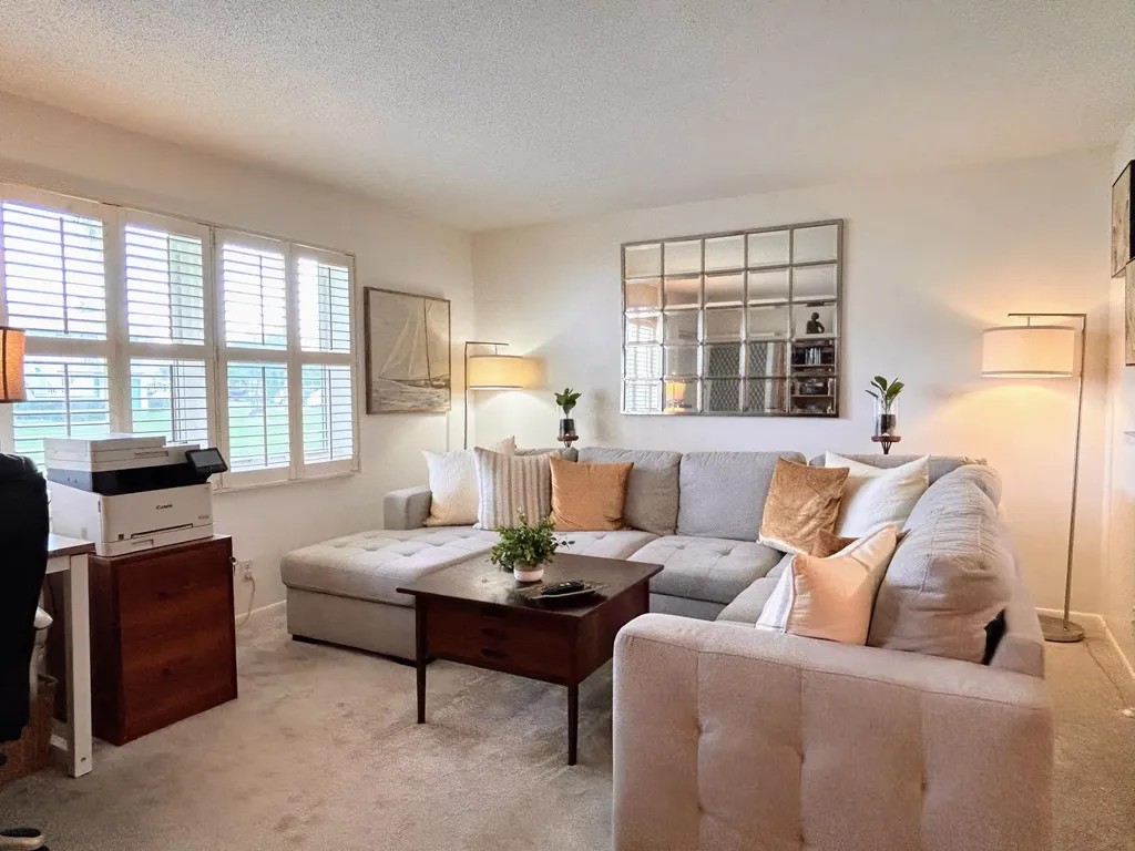 320 Horizons Boynton Beach FL 33435